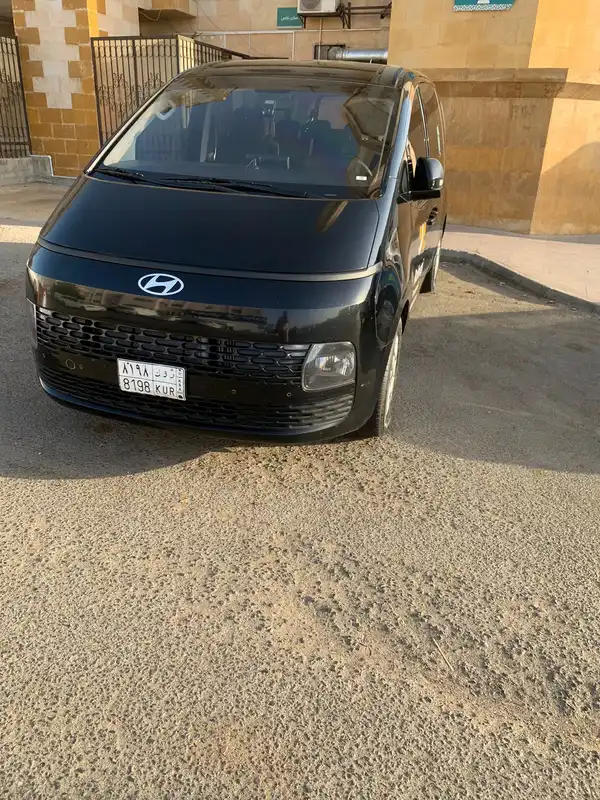 Hyundai Staria Taxi Side View – Saudi Cabs GMC Luxury Cab Makkah Jeddah