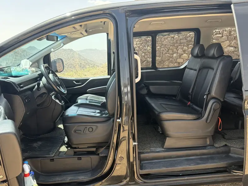 Hyundai Staria Interior Comfort – Premium Taxi Saudi Arabia GMC